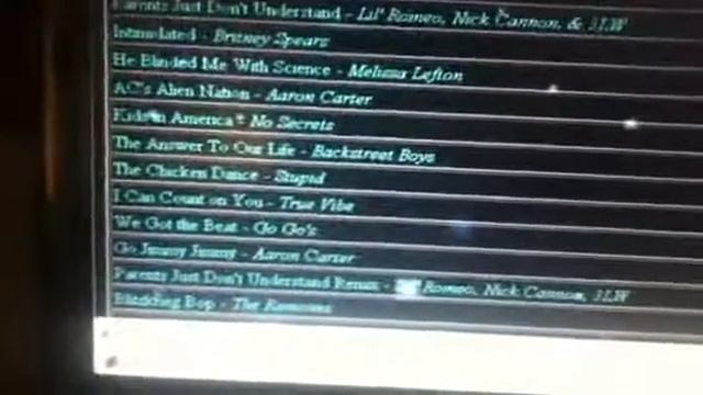 Downloading Music in Windows Whistler смотреть онлайн