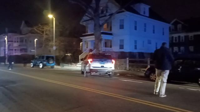 Boston police investigate possible person. Fall out the window On Norfolk street. смотреть онлайн