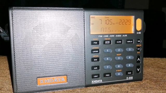 Side-by-side shortwave comparison between XHDATA D-109 and D-808, the results will surprise you! смотреть онлайн