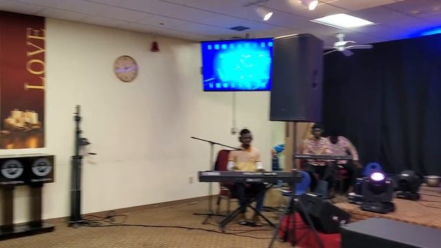 Sunday Morning Worship - Diana Hamilton