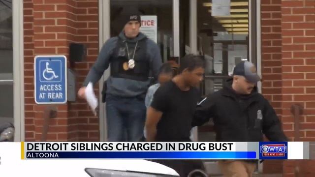 Detroit siblings charged in Altoona drug bust threw meth out window, police say смотреть онлайн