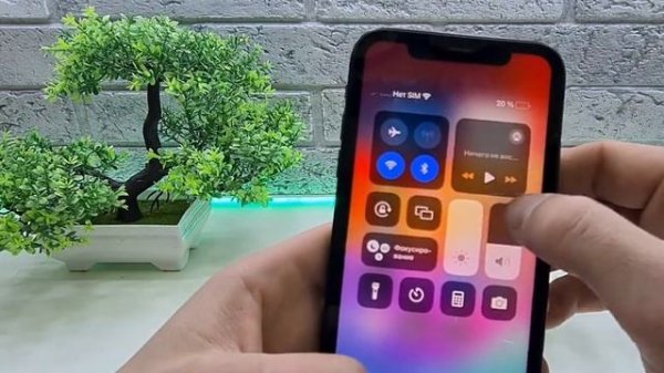 Телефон iPhone XS 128 Gb в корпусе iPhone 15 Pro