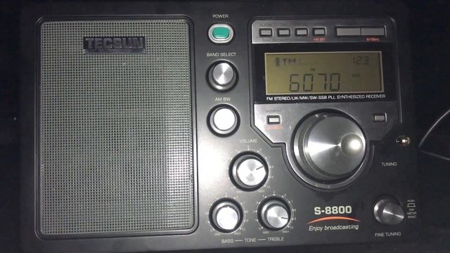 Testing the Tecsun S-8800: CFRX Toronto 6070 kHz, 1 kW TX power, copied with MegActive MA305 antenn смотреть онлайн