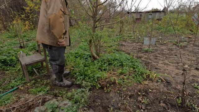 Хороший новый инструмент для прополки и рыхления почвы. смотреть онлайн