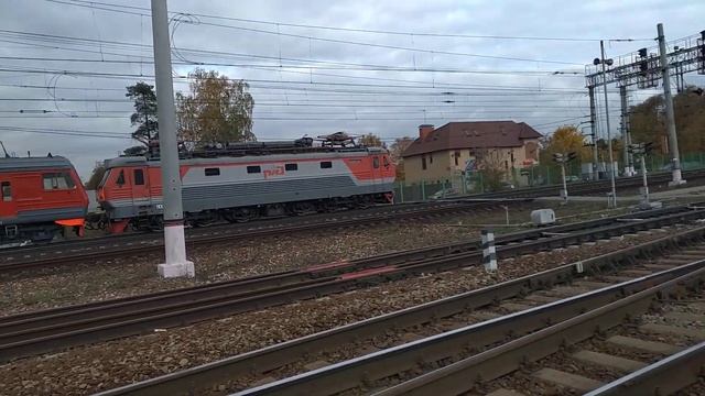 ЧС2К-973 везёт электричку ЭД4М-0148 смотреть онлайн