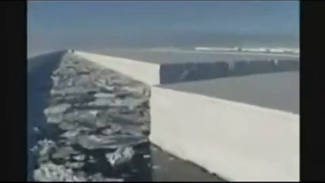 Antarctique - Decoupage de la glace aux lasers смотреть онлайн
