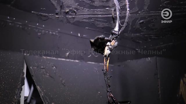 ВЫШЛА НА КУХНЮ НА ПАРУ МИНУТ, А КОГДА ВЕРНУЛАСЬ В КОМНАТУ, ОБНАРУЖИЛА ТАМ ПОЖАР. смотреть онлайн
