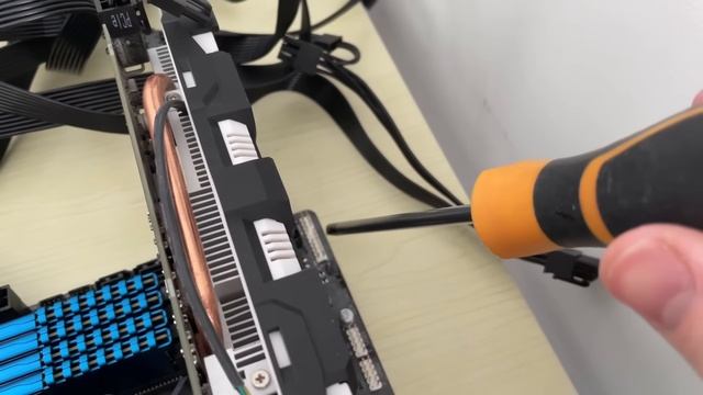 A Viewer Sent Me Their Broken Gaming PC... смотреть онлайн