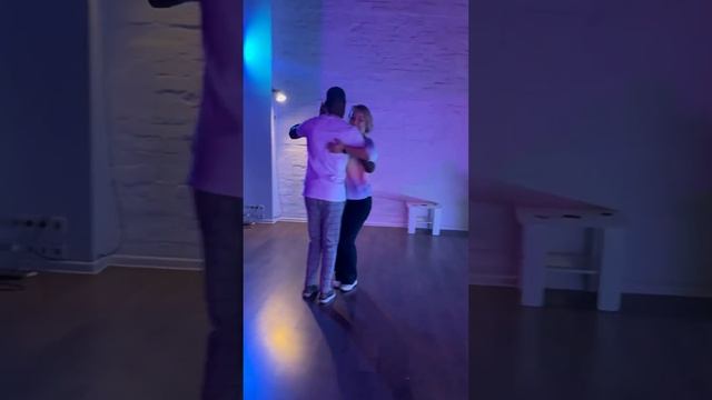 Erneshtu and Maya / Kizomba dancing смотреть онлайн
