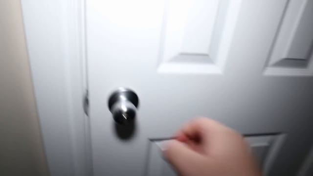 If you see HER outside your window RUN!! (She WILL come after you) смотреть онлайн