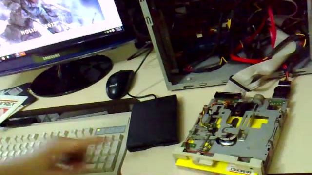 5.25 Floppy Drive Working on Windows 10 смотреть онлайн