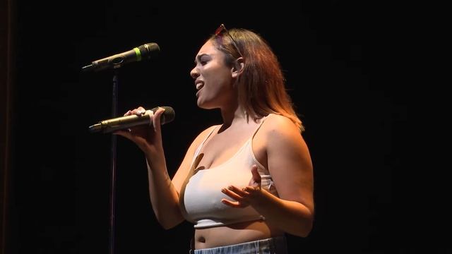 Krystalia Arroyo - Bust Your Windows - 2022 New London Talent Show смотреть онлайн