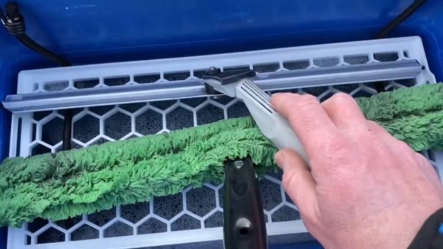 Bucket Deck for window cleaners - warm hands! смотреть онлайн