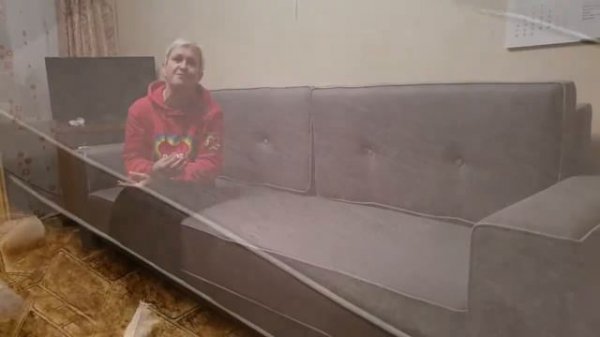 Вручение дивана победителю конкурса от 169.ru