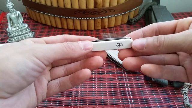 Ein neues Messerchen. Victorinox Classic смотреть онлайн