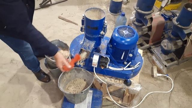 Гранулятор ГДР-145 гранулируем комбикорм и кукурузу. Корма своими руками смотреть онлайн