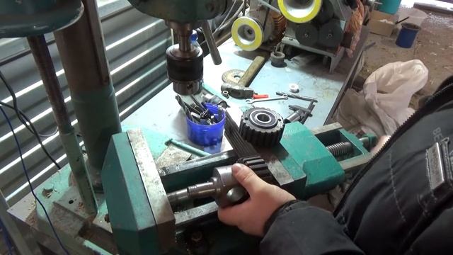 Как быстро запрессовать подшипники в вальцы. Гранулятор Соловей смотреть онлайн