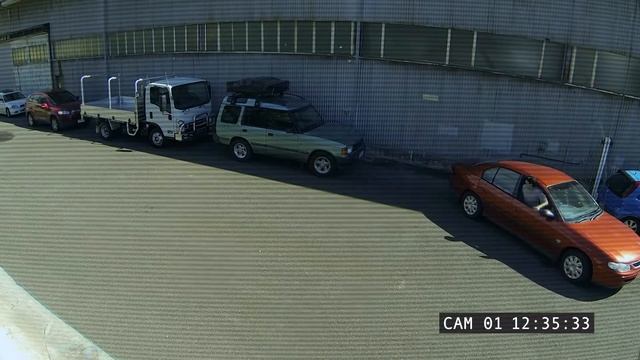 Park like a car with an Isuzu Tradepack смотреть онлайн