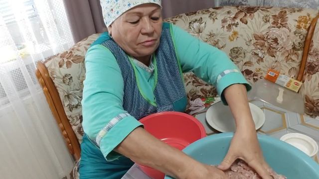 Готовлю начинку для пельменей и тесто пельменное. смотреть онлайн
