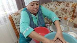 Готовлю начинку для пельменей и тесто пельменное.