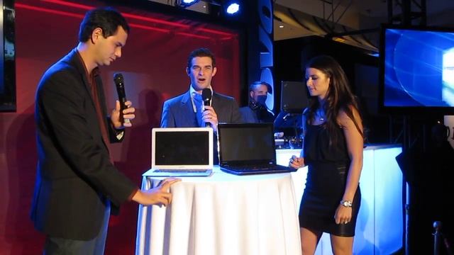 Danica Patrick Boots Up the Fastest Windows 7 PC in the World at Lenovo's Lounge at CES 2011 смотреть онлайн