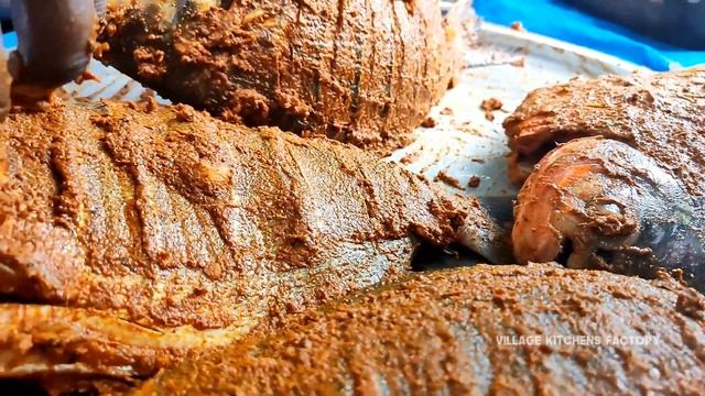 KING SIZE FISH FRY | Tasty Fish Fry Recipe | Red Pomfret Whole FISH Fry | Village Style Cooking смотреть онлайн