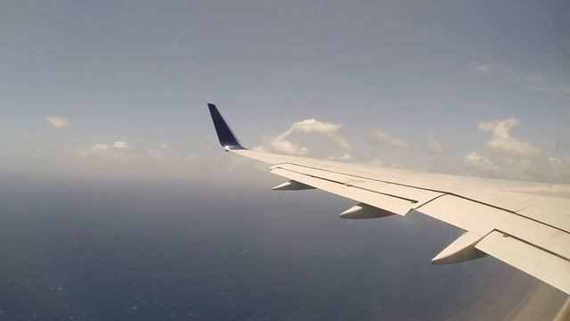 Window View: Onboard Approach and Landing in Saint Martin over famous Maho Beach from New York смотреть онлайн