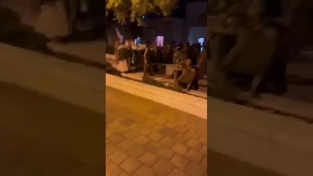 «Хезболла» ударила по лагерю армии Израиля дронами, ранены 110 военных смотреть онлайн