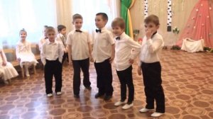 Сценка: " Что девчонкам подарить"