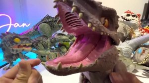 GIGANOTOSAURUS VS INDOMINUS REX! Jurassic World Dinosaurs Collection Battle