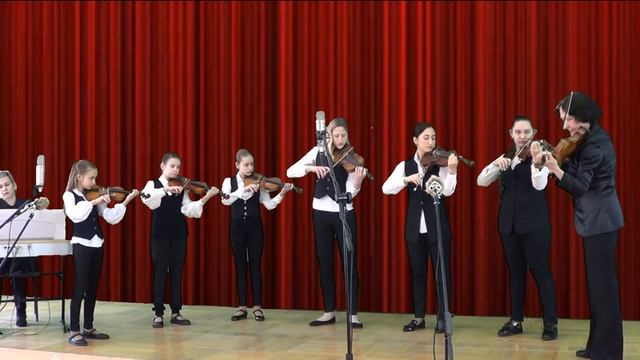 И. Бах - Ш. Гуно «Аве Мария» И.Бах «Шутка» Исполняет ансамбль скрипачейРуководитель Т.А. Горник смотреть онлайн