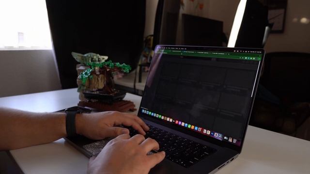 The 2021 Macbook Pro: ROBOT CAMO EDITION смотреть онлайн