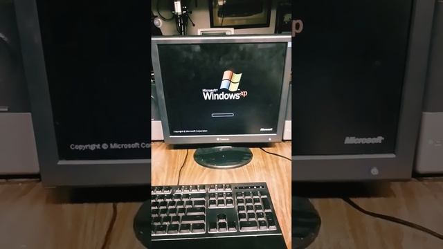 Booting up a Dell Precision T3400 with Windows XP Pro SP3 смотреть онлайн
