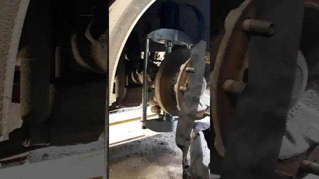 Raskaankaluston olkatapin irrotus Wallmek raskaankaluston 45 tonnin olkatappi työkalusarjalla. смотреть онлайн