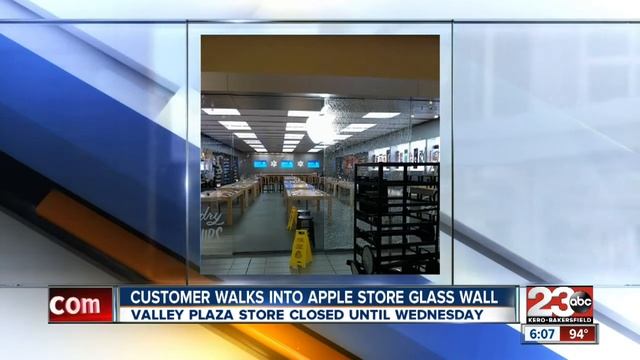 Apple Store window busted, closed for the rest of the day смотреть онлайн