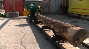 Закрепление  бревна перед распиловкой на пилораме "Тайга Т-1"