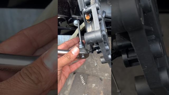 Aston Martin Vantage door card and window regulator removal смотреть онлайн