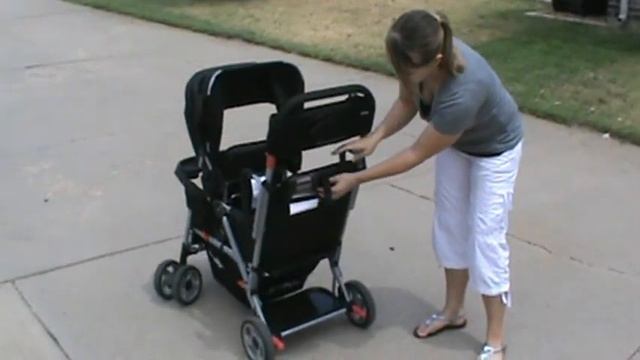 JoovyUltralight Caboose Stroller w/ Caboose Too Accessory смотреть онлайн