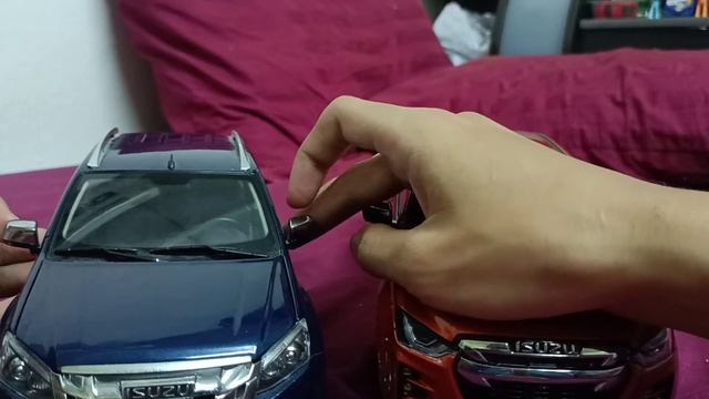 Unboxing & Comparing Of Paudi Model Isuzu D-Max 1:18 Diecast (Old 2nd Gen & New 3rd Gen)