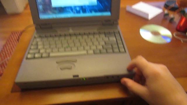 Vintage Toshiba Satellite Pro 440CDX Laptop Booting Windows 98SE смотреть онлайн