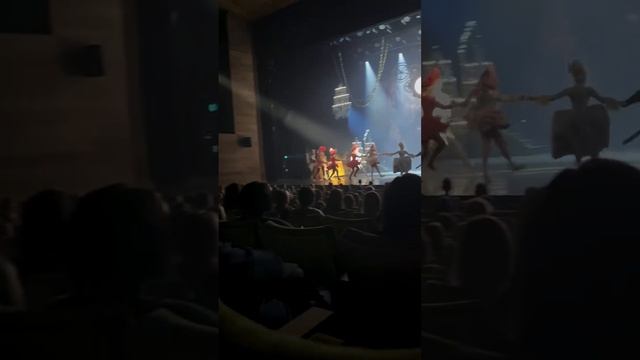 Лиза Арзамасова показала реакцию сына на спектакль с участием мамы смотреть онлайн