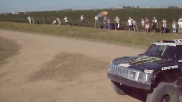 Hummer en la curva al palo! - Dakar 2009 ( Bell Ville ) смотреть онлайн