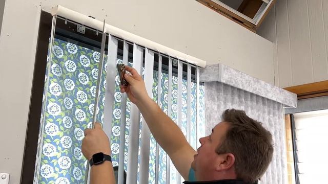 Removing Vertical Blind Track | Take Down Vertical Blind | Bazaar Home Decorating смотреть онлайн
