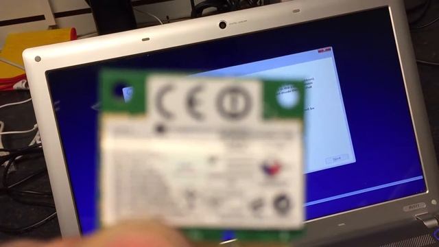 Samsung Laptop - Windows 10 stuck on boot screen - SOLVED! смотреть онлайн