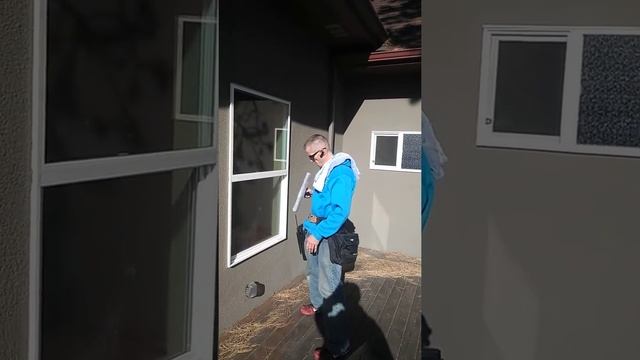How to clean windows traditionally | Window Cleaning Denver | 303-551-1708 смотреть онлайн