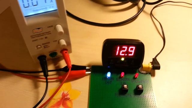 Digital Car Voltmeter - Spl-Lab 