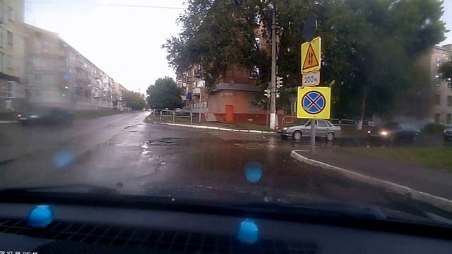 установили знак кирпич --будьте внимательны--за это нарушение кажется лишение прав или штраф 5000. смотреть онлайн