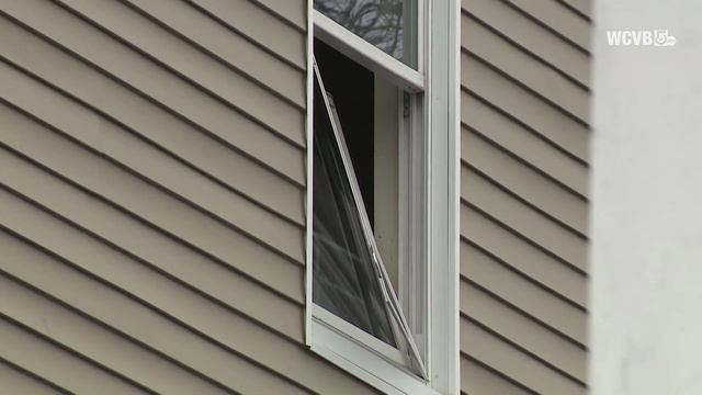 Young child injured after falling out of 3rd floor window in Lynn смотреть онлайн