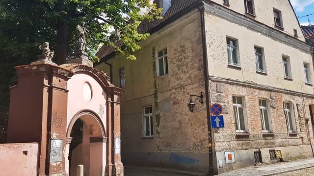 Namysłów - średniowieczne fortyfikacje miejskie, zabytkowy rynek, fara namysłowska (video 4K) смотреть онлайн