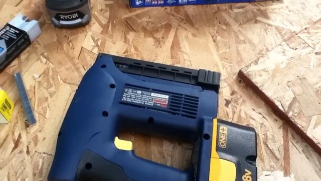Ryobi P300 Cordless Stapler Brad Nailer смотреть онлайн